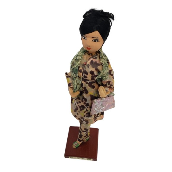 Vintage Malay Costume Doll - Picture 1 of 8